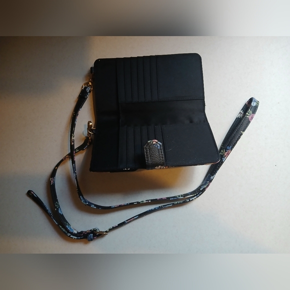 NO BOUNDARIES WOMEN'S MULTICOLORED FLORAL WALLET - Picture 3 of 3